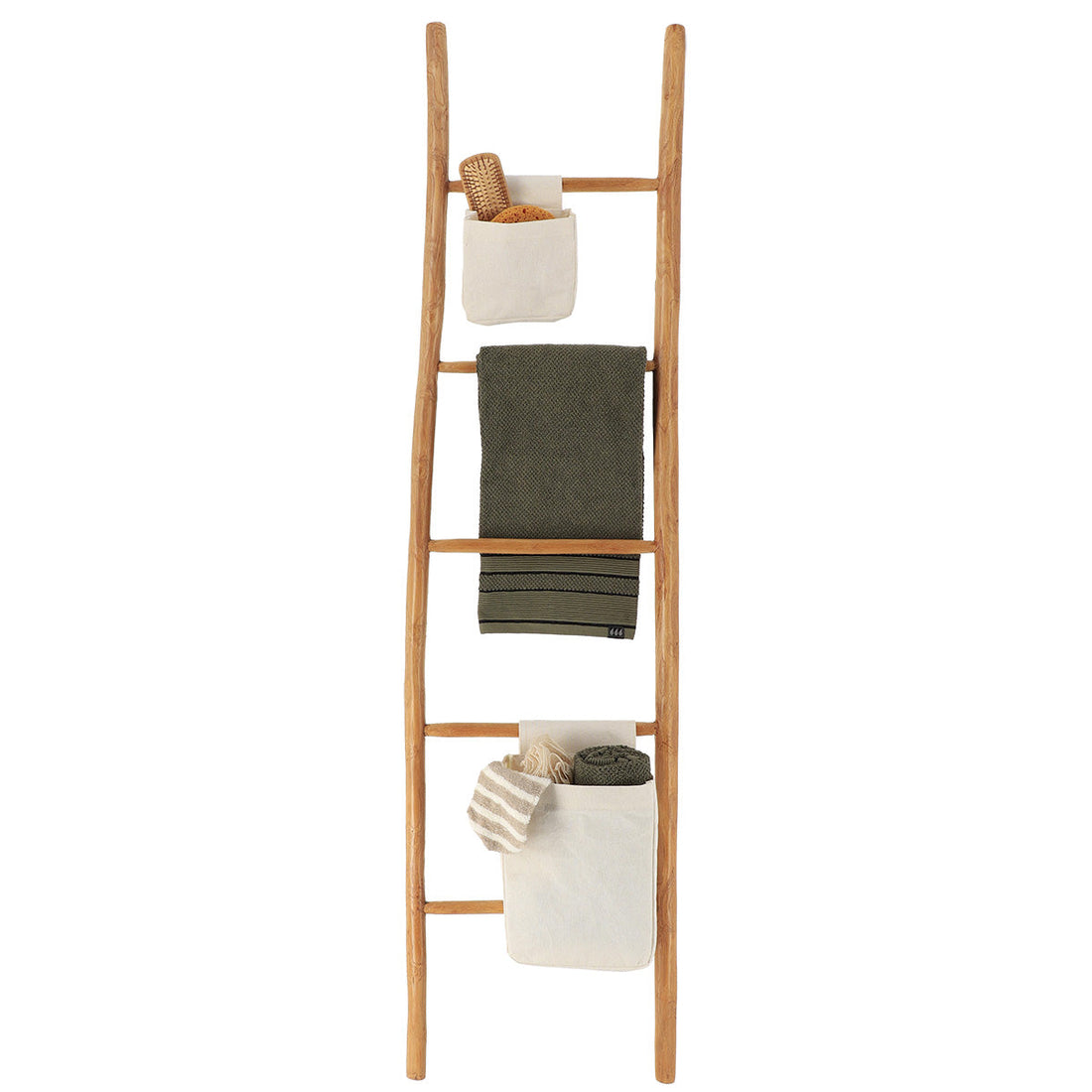 Suport pentru prosoape în formă de scară cu 5 bare - fabricat 100% din bambus prezentat într-un decor modern marca Ramos