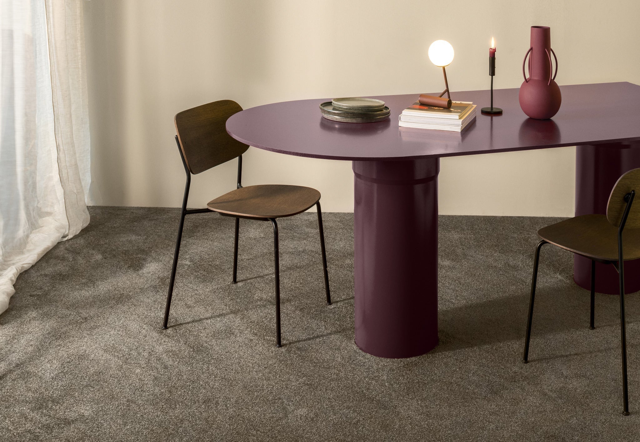 Mochetă Frivola ilustrat într-un decor elegant marca Ramos
