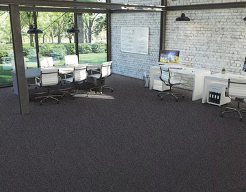 Mochetă Modulară Autoadezivă  Court MO 25 x 100 cm prezentat într-un decor modern marca Ramos