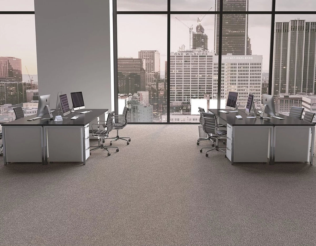 Mochetă Modulară Autoadezivă  Crosby Atlantic MO 25 x 100 cm prezentat într-un decor modern marca Ramos