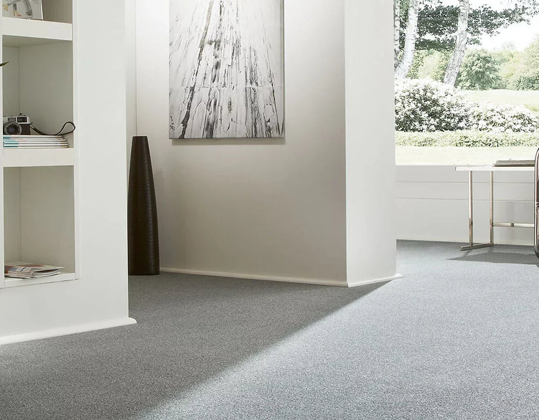Mochetă Modulară Autoadezivă  Comfort Twist MO 25 x 100 cm prezentat într-un decor modern marca Ramos