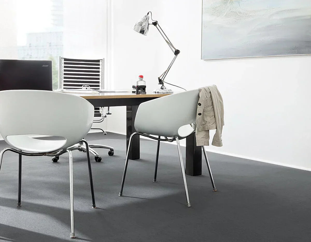 Mochetă Cosmos Attache prezentat într-un decor modern marca Ramos